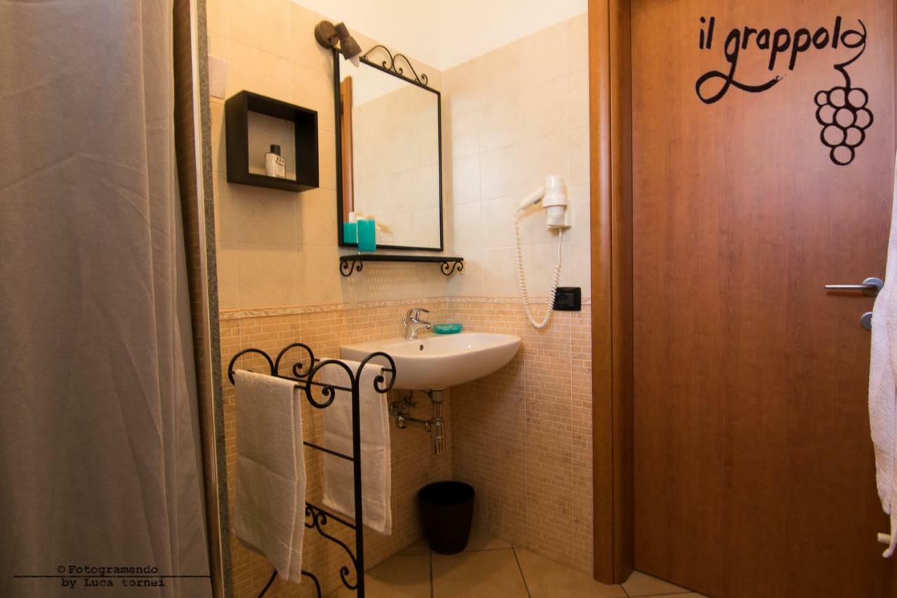 B&B Il Grappolo Foresteria Lombarda Сирмионе Экстерьер фото