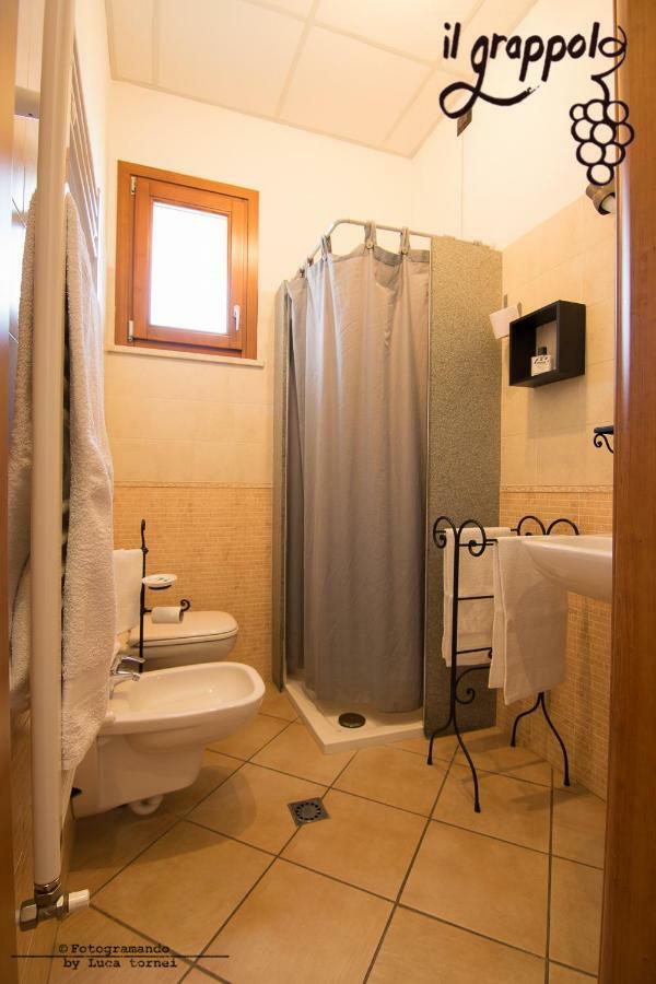 B&B Il Grappolo Foresteria Lombarda Сирмионе Экстерьер фото