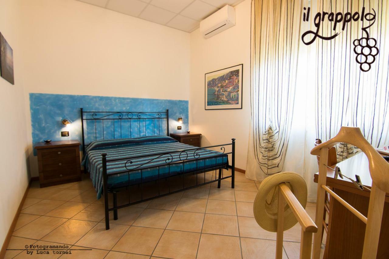 B&B Il Grappolo Foresteria Lombarda Сирмионе Экстерьер фото