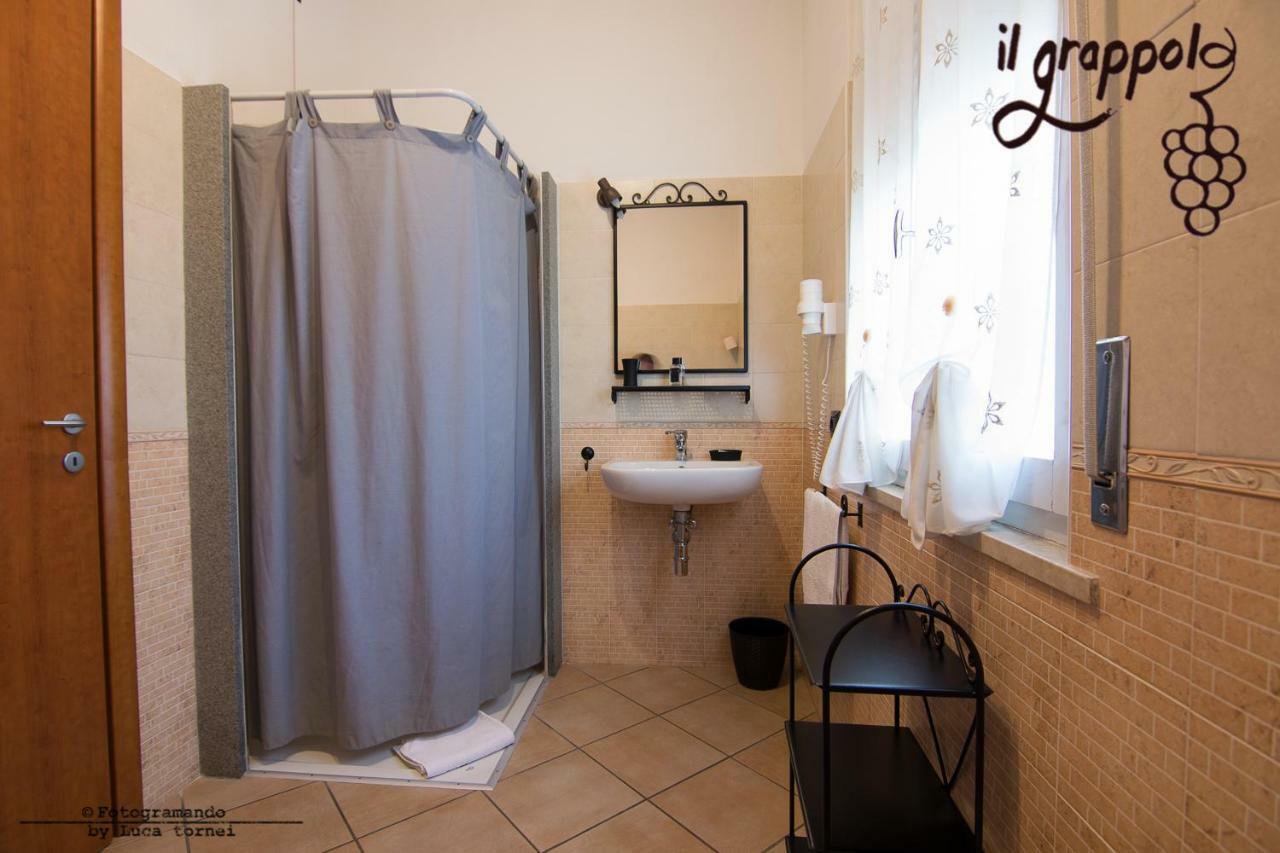 B&B Il Grappolo Foresteria Lombarda Сирмионе Экстерьер фото