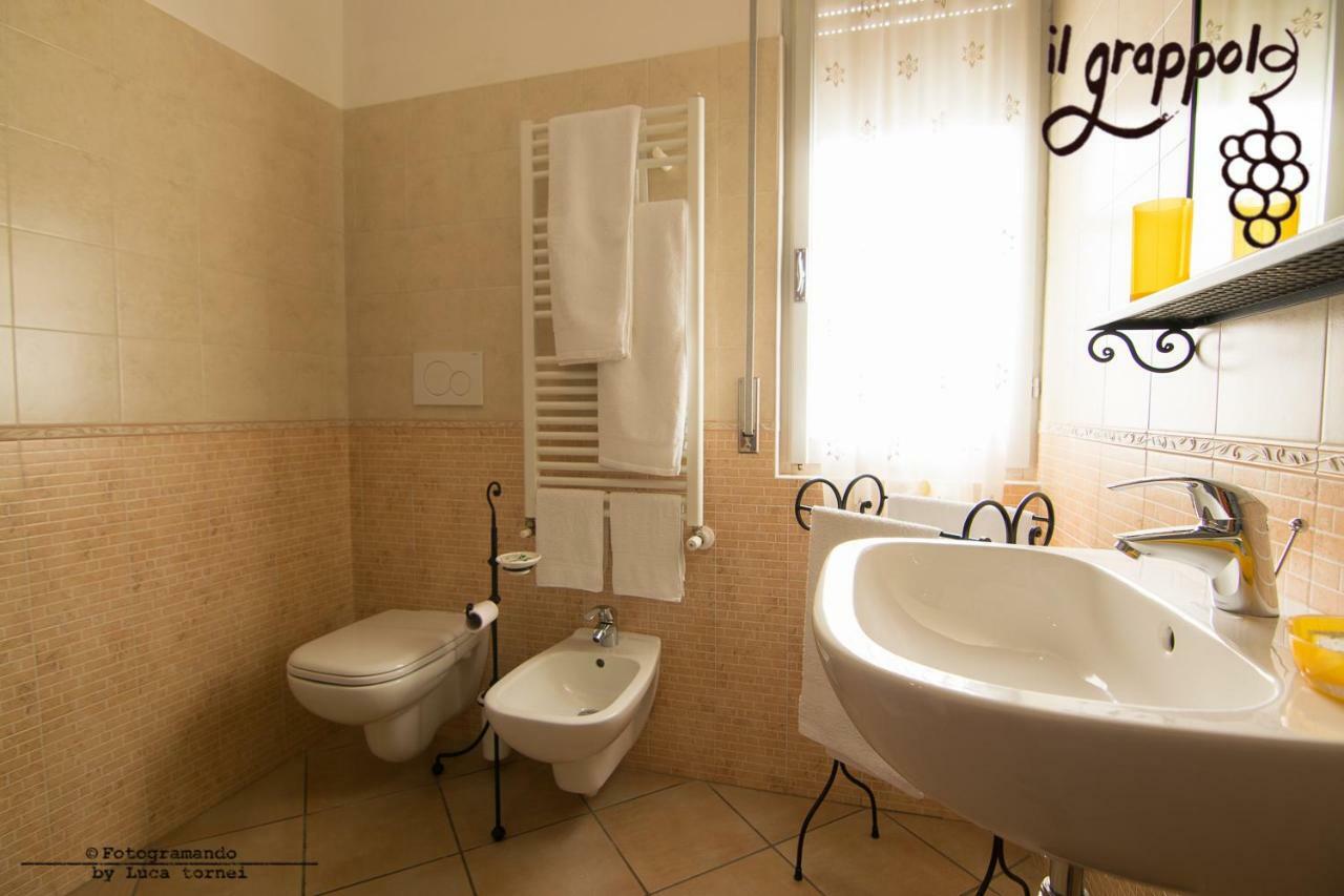 B&B Il Grappolo Foresteria Lombarda Сирмионе Экстерьер фото